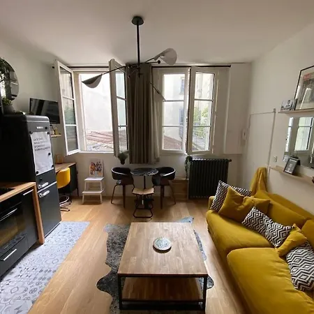 Joli En Plein Marais. Lägenhet Paris