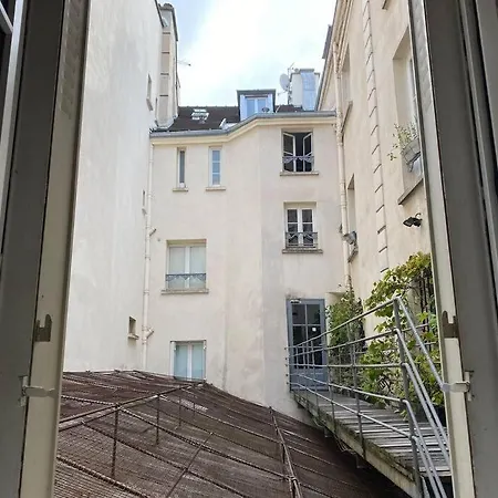 Joli En Plein Marais. *
