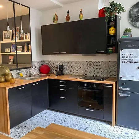 Joli En Plein Marais. *